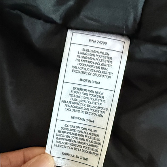 Canadá Gray Winter Coat with Faux Fur Hood - Picture 9 of 13